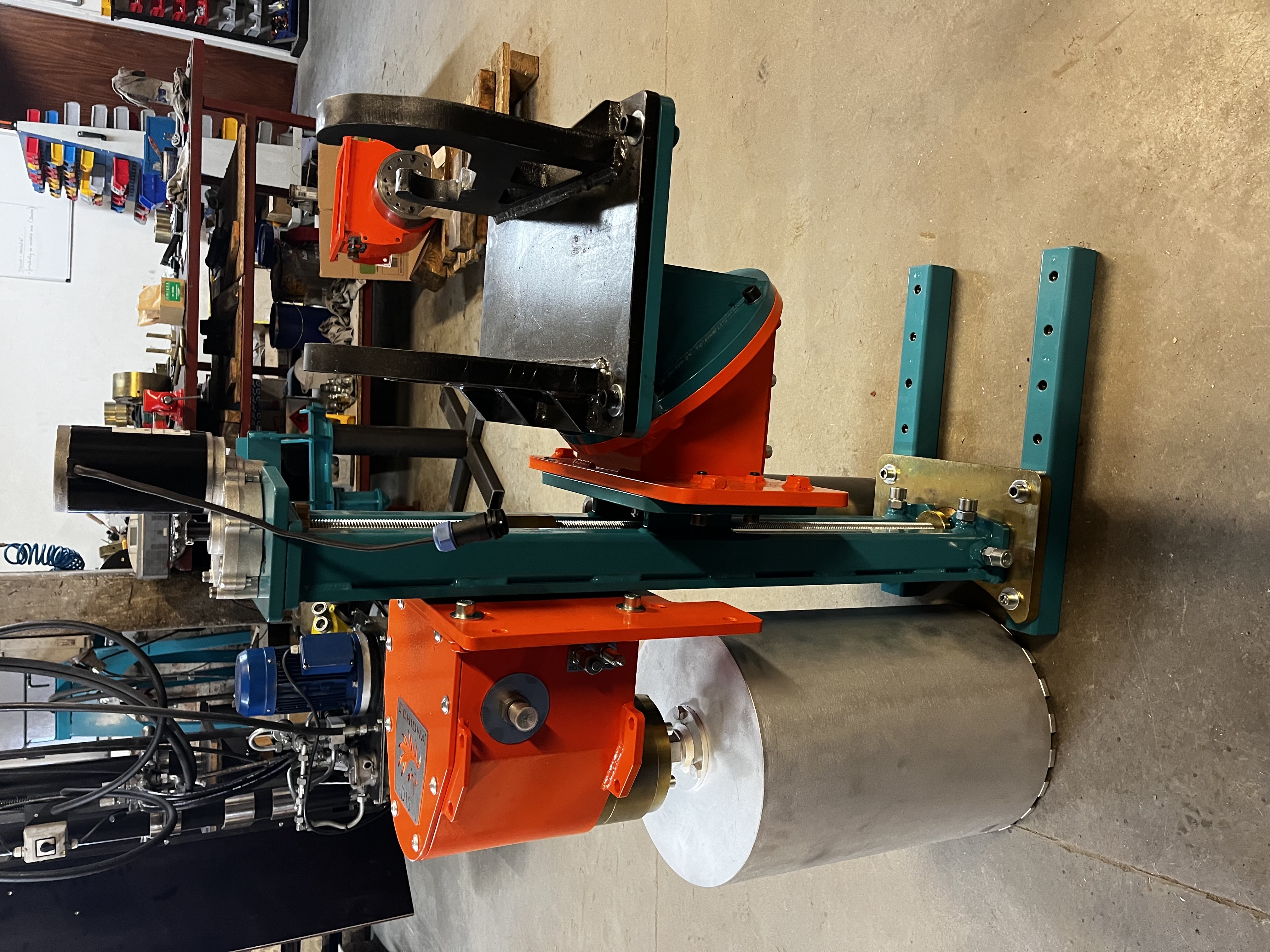 Powerful core drill for excavators and robots Replace the blade with a core drill, and the head bracket with a core drill rig